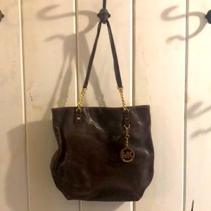 Leather shoulder bag